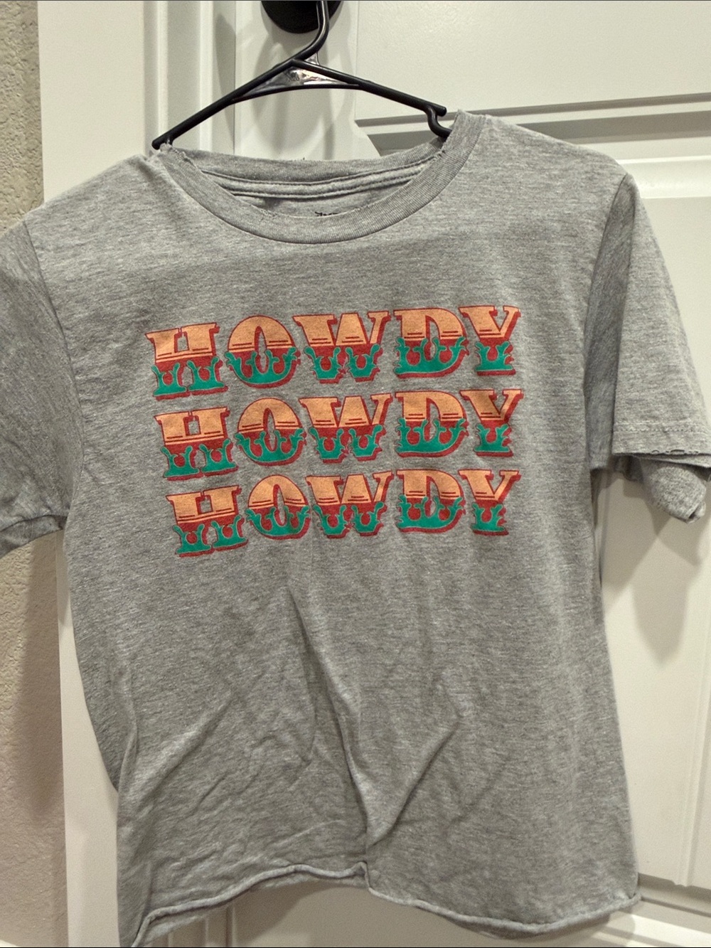 Buckle Gray Crop Tee with Orange and Green "Howdy" Graphic